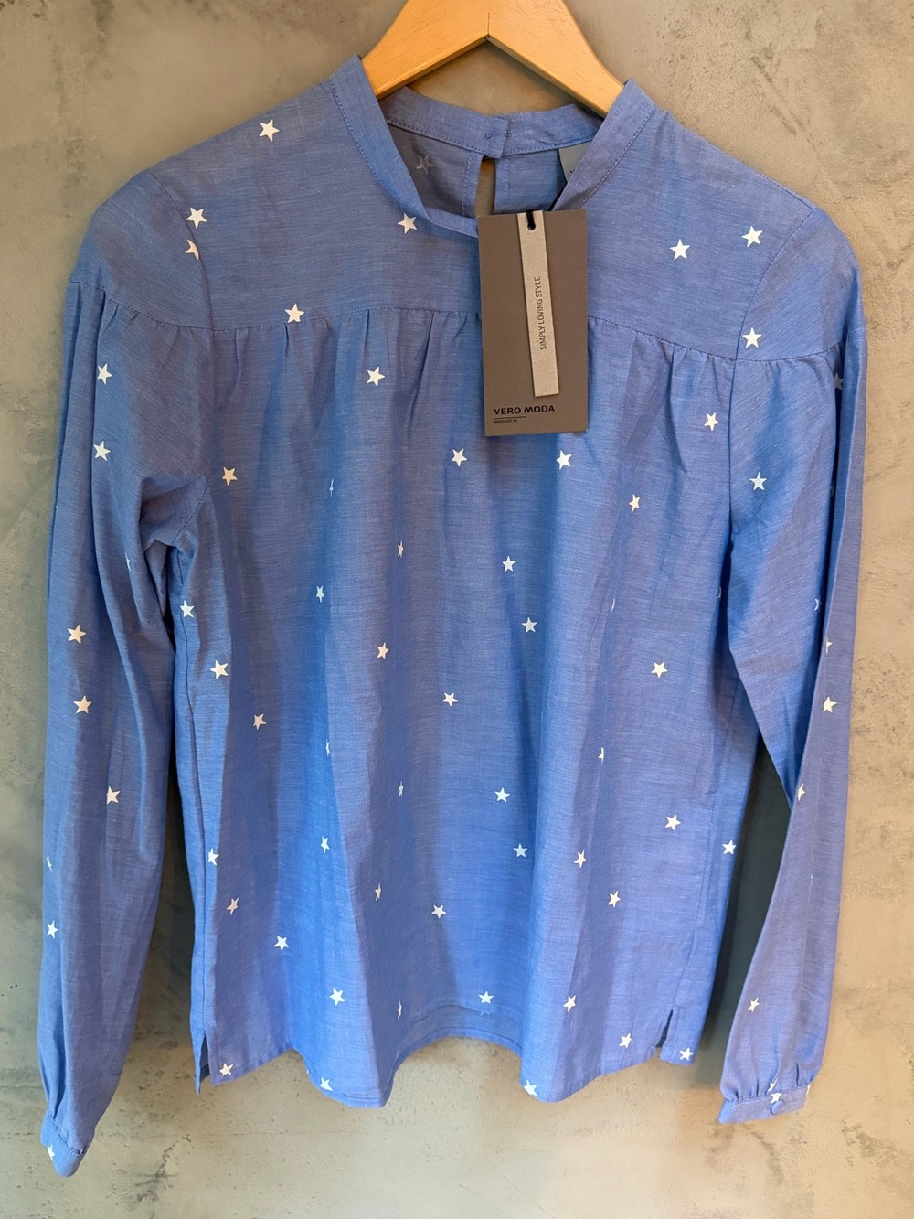 NWT Vero Moda Star Print Chambray Top Sz M, 100% cotton